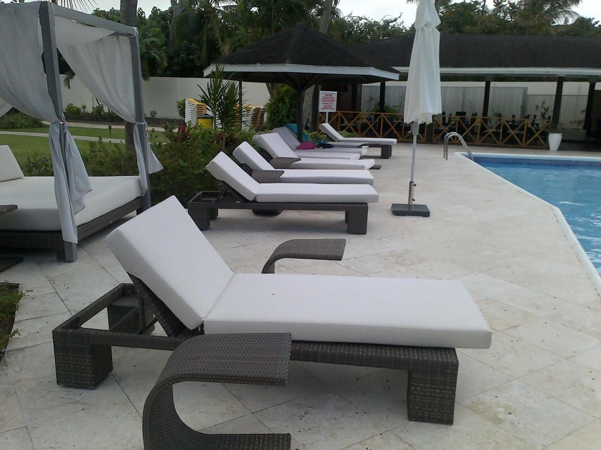 Starfish Discovery Bay Holetown Exterior foto